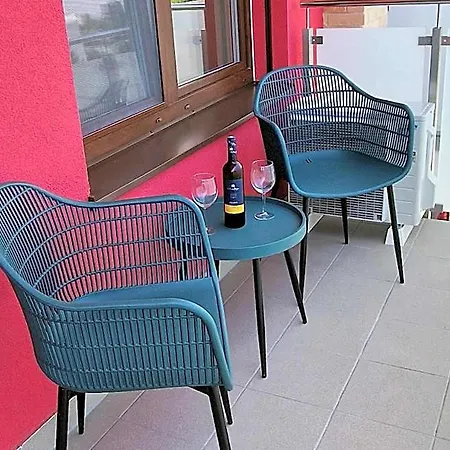 Hotel apartamentowy Two In One Building Checkin 4*