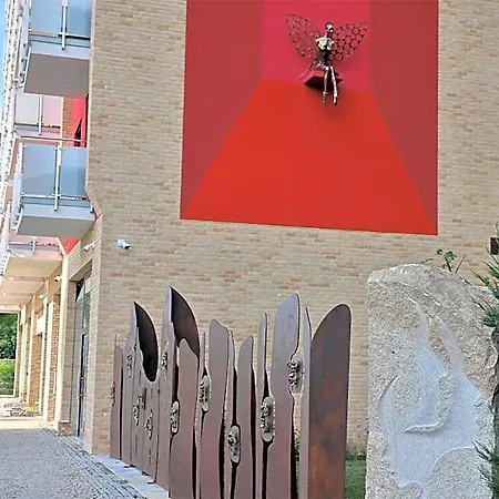 Two In One Building Checkin Hotel apartamentowy