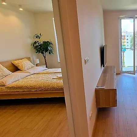 Hotel apartamentowy Two In One Building Checkin 4*